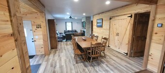 Liberty Cabin, 3 blocks from Lake Superior, near Pictured Rocks and trail access