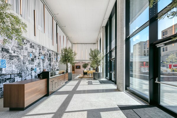 Lobby - Lovely Landstraße 1BR w/ Elevator & Rooftop Pool, near U3, by Blueground (Vienna)