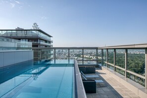 Pool - Lovely Landstraße 1BR w/ Elevator & Rooftop Pool, near U3, by Blueground (Vienna)