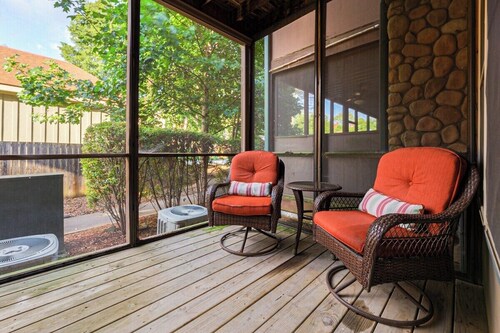 On Mainstreet at Tuscany Villas - Cozy Townhome
