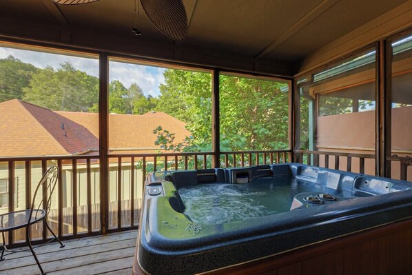 Outdoor spa tub