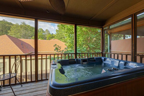 Tina de hidromasaje al aire libre