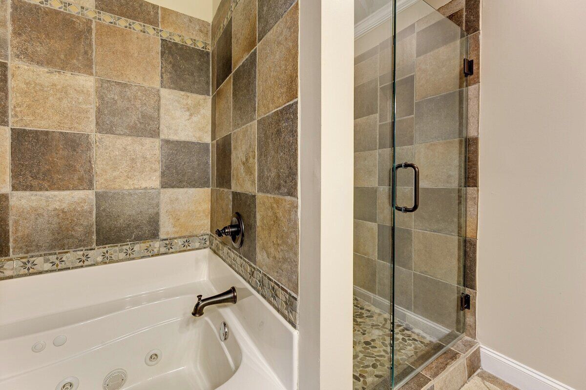 Bathtub, jetted tub, hair dryer
