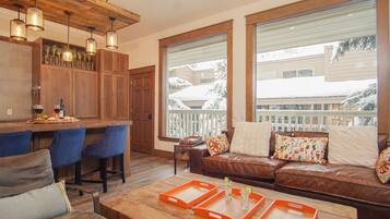 Een flatscreentelevisie, Netflix en streamingdiensten