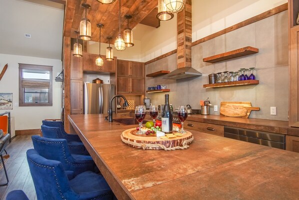 Fridge, microwave, oven, stovetop - DT Ketchum - Chill, Two-Story Getaway w/ a Gourmet Kitchen - Walk Downtown & to River Run Lifts (Ketchum)