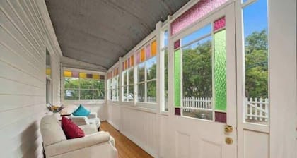 "Baker's Cottage" in Historic Richmond, Sleeps 6