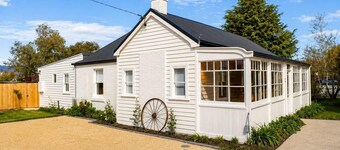 Historic Baker’s Cottage-Walk to Richmond Village