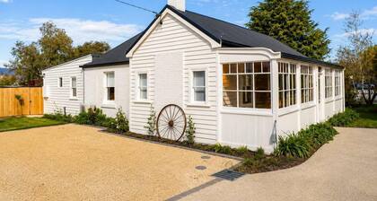 Historic Baker’s Cottage-Walk to Richmond Village