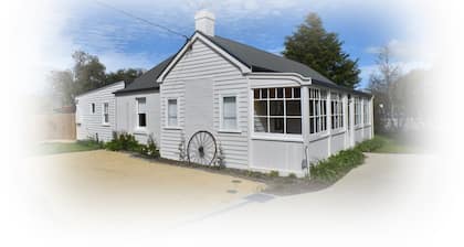 "Baker's Cottage" in Historic Richmond, Sleeps 6.
