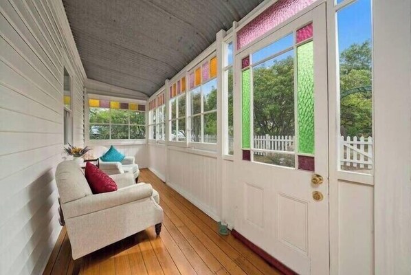 Interior - "Baker's Cottage" in Historic Richmond, Sleeps 6. (Richmond)
