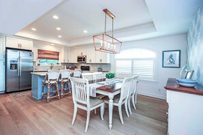 Dining - Sanibel Surfsound Home - Heated pool and easy walk to the beach (Sanibel)