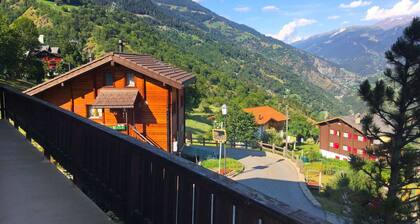 Wunderbares alleinstehendes Ferienhaus mit W-LAN, TV, Innenhof, Panoramablick und Parkplatz