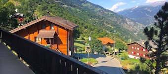Beautiful private villa for 8 people with WIFI, TV, patio, panoramic view and parking