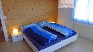 6 bedrooms, travel crib, free WiFi