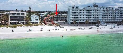Beach nearby, sun loungers, beach towels