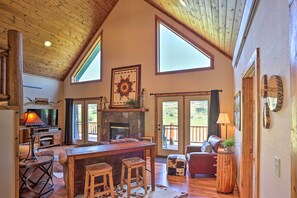 TV, fireplace, DVD player, books - Idyllic Hill City Home - Hike, Bike & ATV! (Hill City)