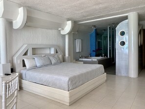 3 bedrooms, in-room safe, desk, iron/ironing board