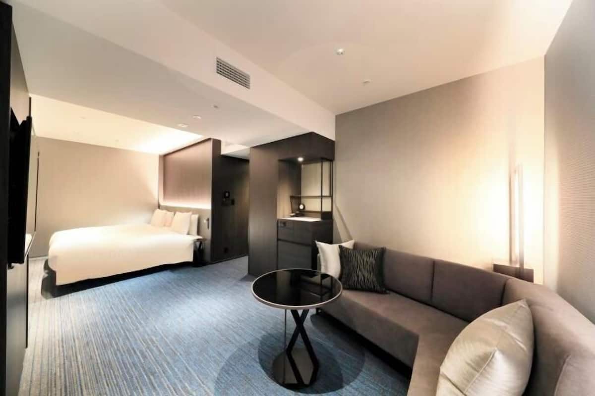 1 bedroom, down duvets, in-room safe, blackout curtains