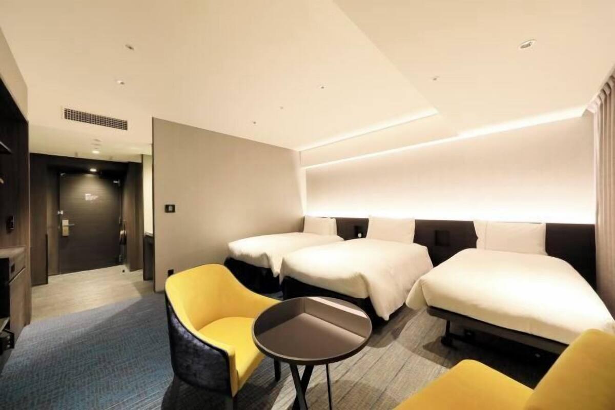 Down comforters, in-room safe, blackout drapes, soundproofing