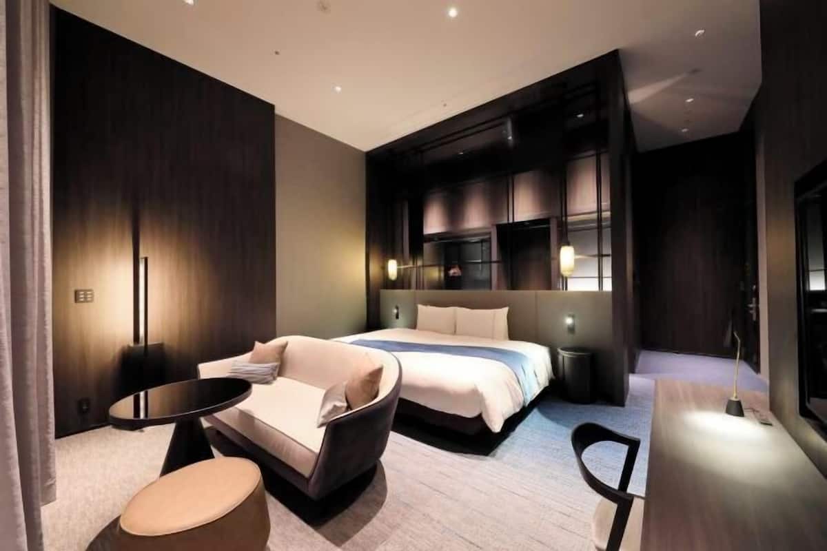 1 bedroom, down duvets, in-room safe, blackout curtains