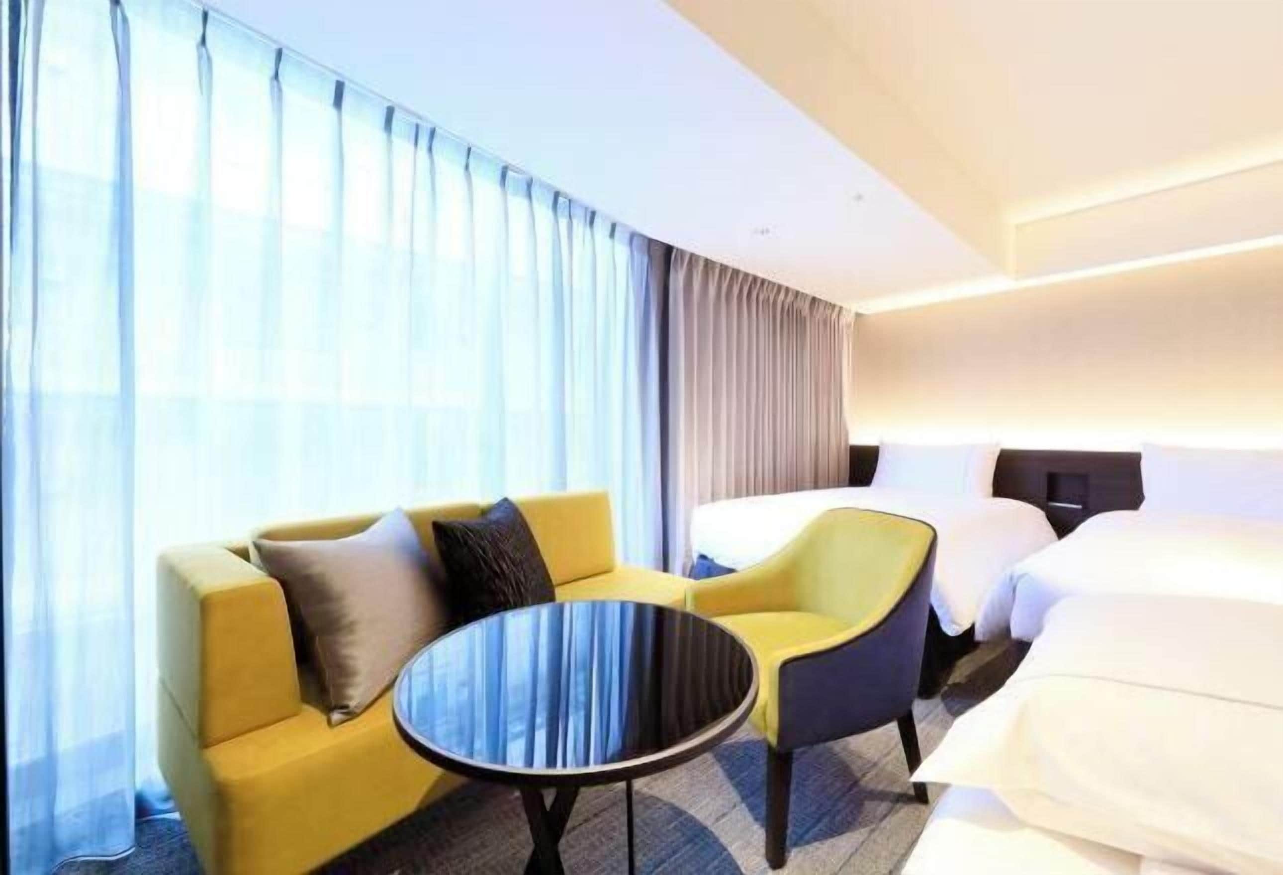 Down duvets, in-room safe, blackout curtains, soundproofing