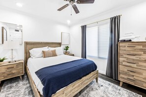 4 bedrooms, desk, iron/ironing board, travel crib