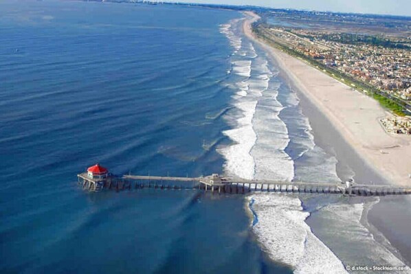 Nära stranden, solstolar och strandhanddukar