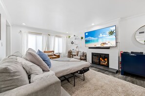 Smart-tv, eldstad, tv-spel och dvd-spelare