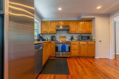 Great single family house near multiple stores and shopping centers