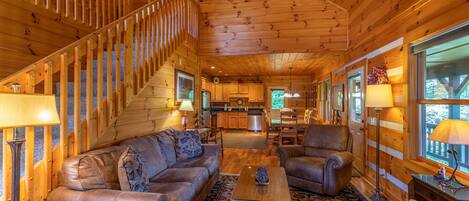 Televisión de pantalla plana, chimenea, reproductor de DVD, futbolito