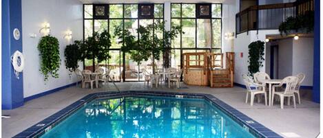 室內泳池、室外泳池