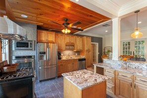 Fridge, microwave, oven, stovetop - Belvedere On The Potomac (Falling Waters)