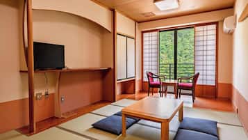 Quarto tradicional, para não fumantes (Japanese Style, With private bathroom) | Edredons de pluma, cofres nos quartos, ferros/tábuas de passar roupa