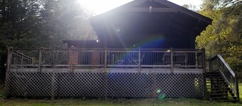 Charming Creekside 1940s Cottage, Kid/Dog Friendly