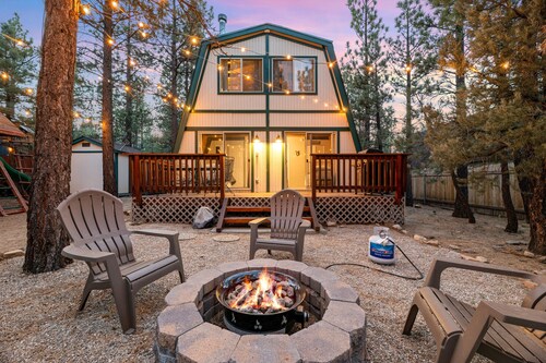 Big Bear Den - AC, Large Fenced Yard, Swing Set, Fire Pit