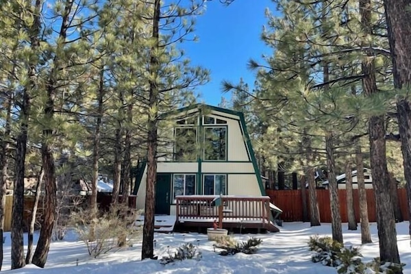 Snow covered Big Bear Cool Cabins, Big Bear Den