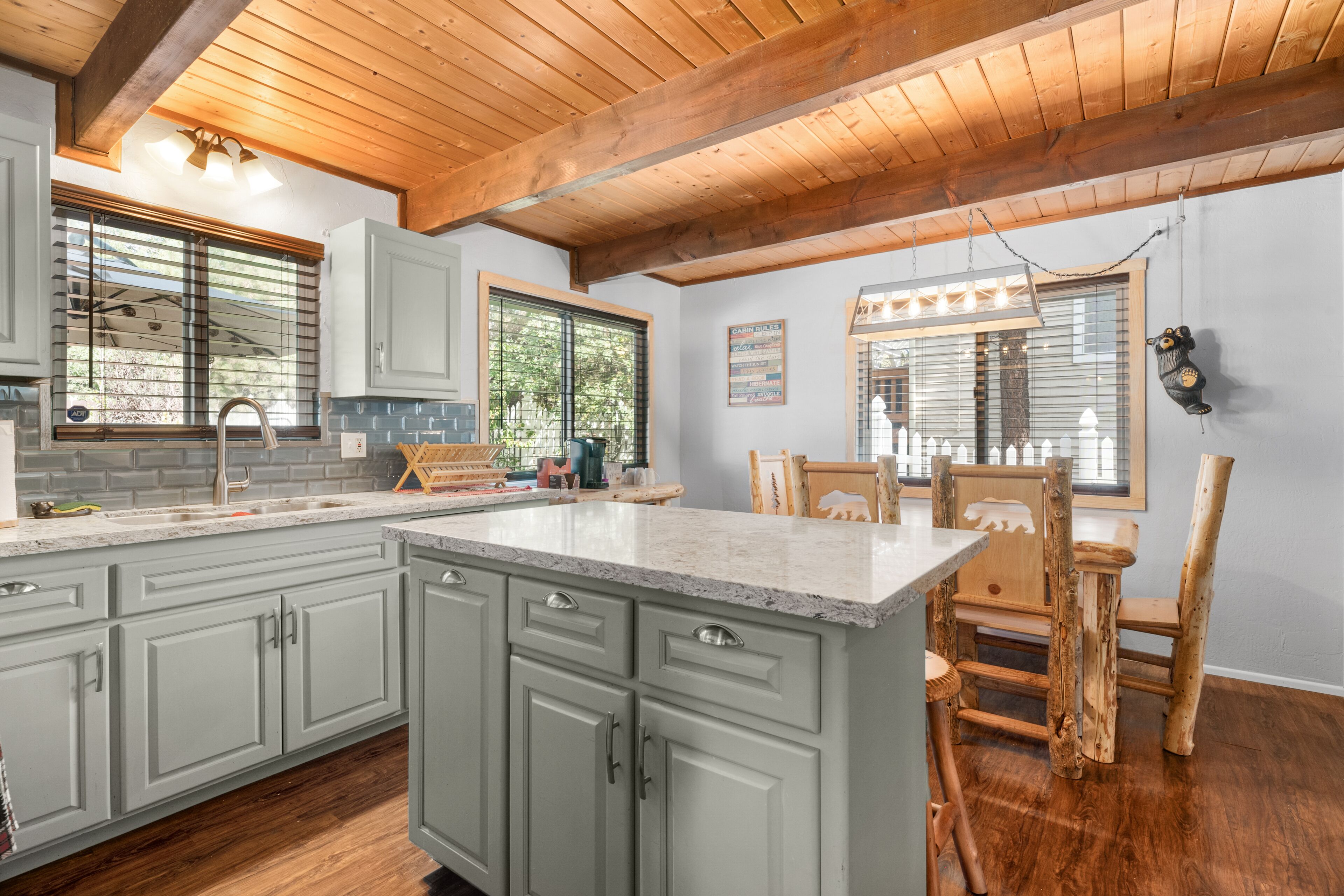 ثلاجة، ميكروويف، فرن، موقد طهي مسطح