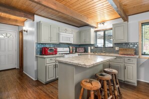 Fridge, microwave, oven, stovetop - Bear PAC Hideout - Walk to Village, Fireplace, Game Room, Pool Table (Big Bear Lake)