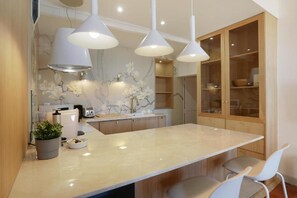 Unclassified image, 5 of 5, button - SUITE ROI RENE (Aix-en-Provence)