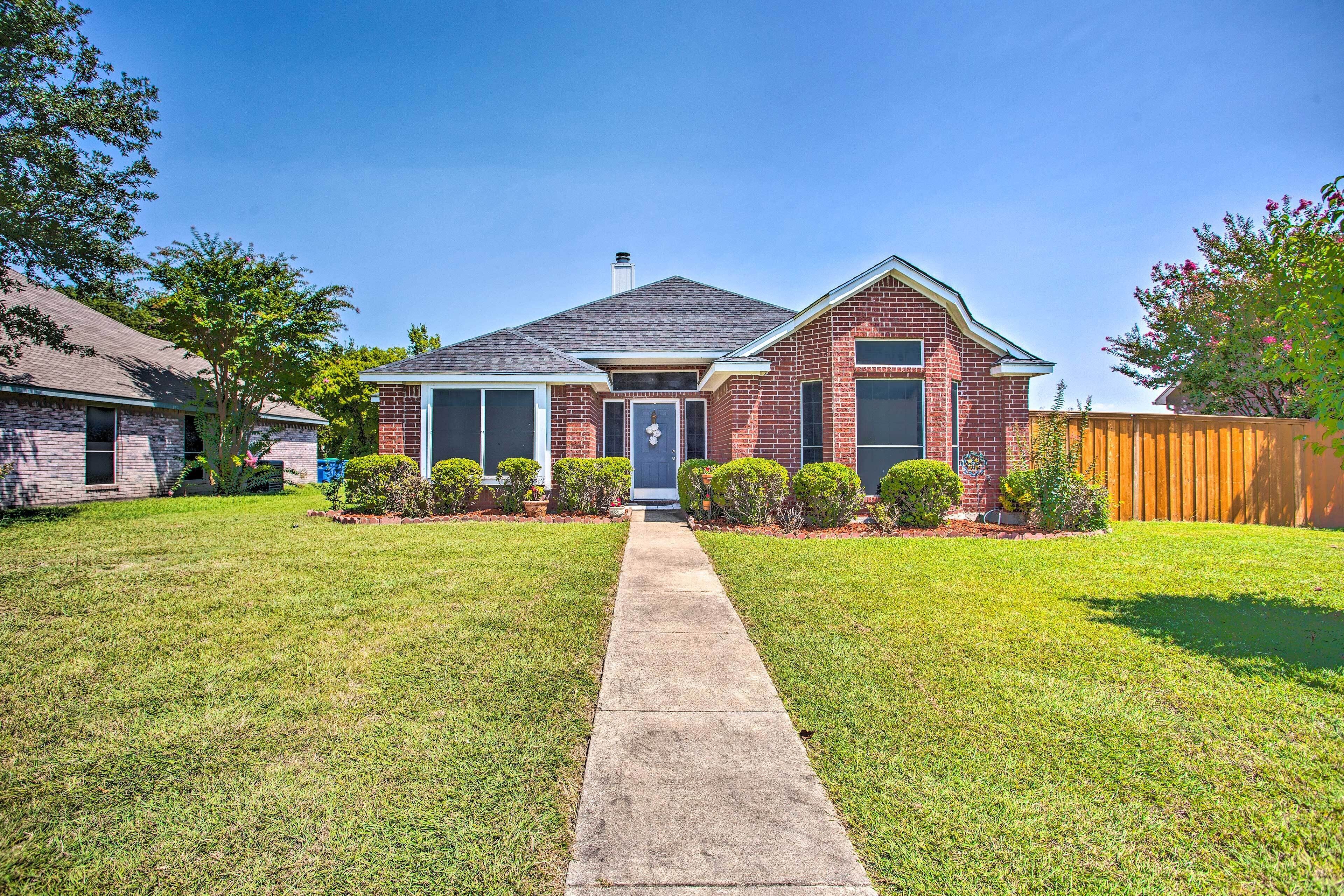 Family-Friendly Rowlett Home: 23 Mi To Dallas