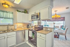 Refrigerador, microondas, parrilla de estufa y lavavajillas
