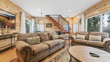 Smart TV, chimenea, reproductor de DVD y futbolito