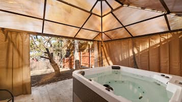 Indoor spa tub