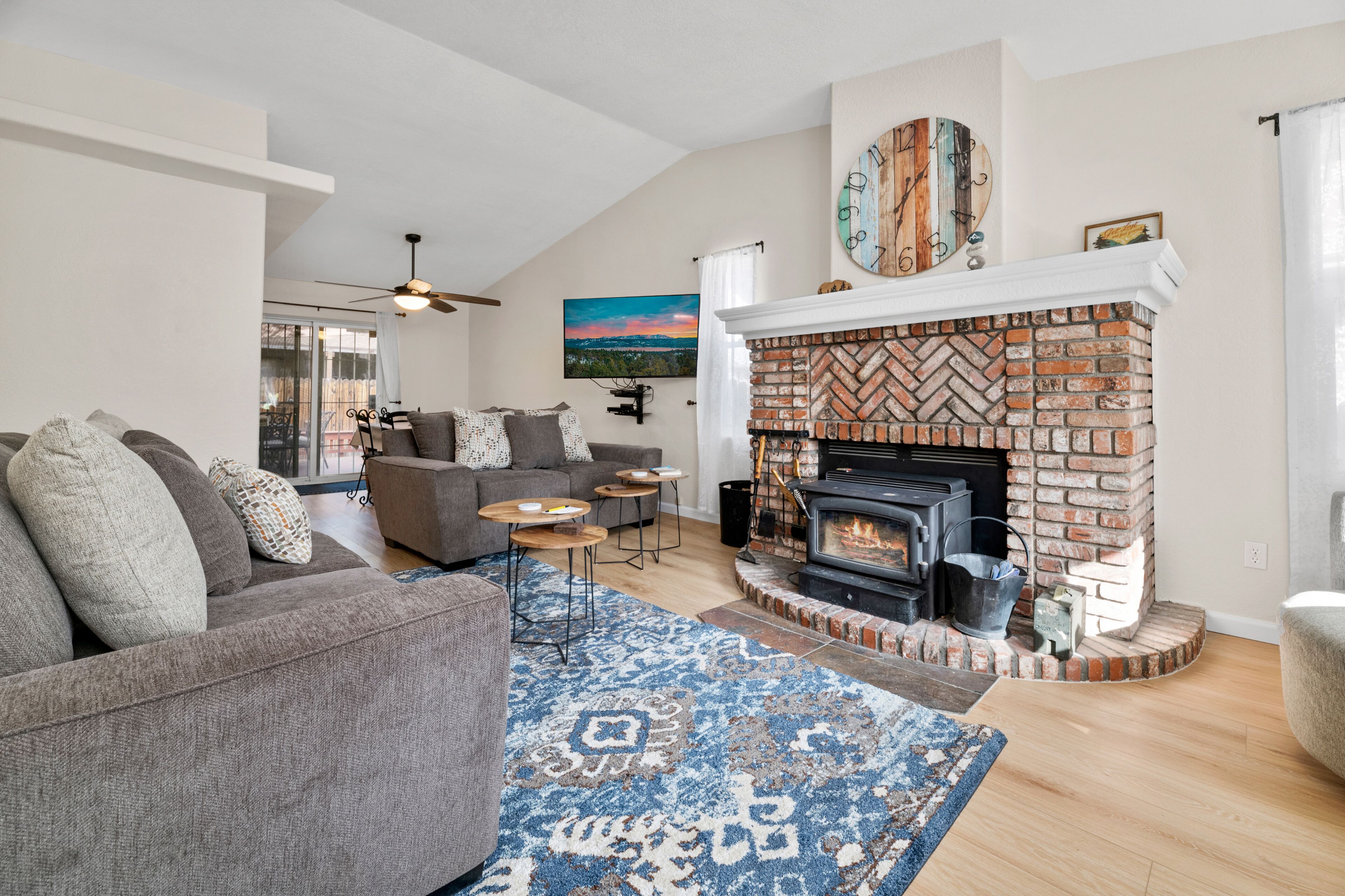 Smart TV, fireplace, DVD player