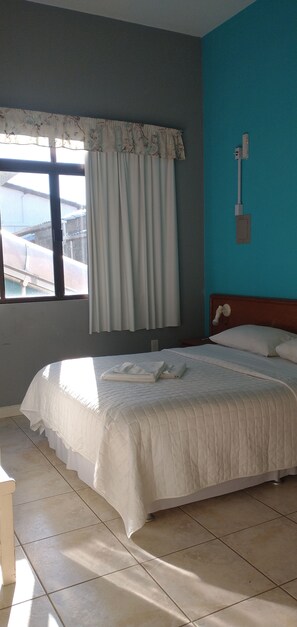 Double or Twin Room | In-room safe, blackout drapes, free WiFi, bed sheets - Ilha Azul Hospedagem (Florianópolis)