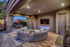 Terrace/patio - Custom Luxury 4 master suite home with cabana, large pool and twin 60’ RV bays! (Lake Havasu City)