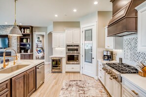 Fridge, microwave, oven, stovetop - Custom Luxury 4 master suite home with cabana, large pool and twin 60’ RV bays! (Lake Havasu City)