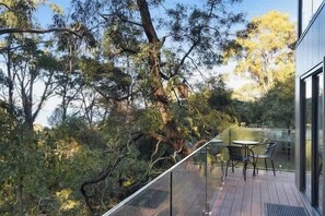 Outdoor dining - "Treetops Retreat" Sleeps 10, 3 Baths - Peaceful. (Taroona)