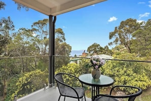 Outdoor dining - "Treetops Retreat" Sleeps 10, 3 Baths - Peaceful. (Taroona)