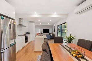 Dining - "Treetops Retreat" Sleeps 10, 3 Baths - Peaceful. (Taroona)